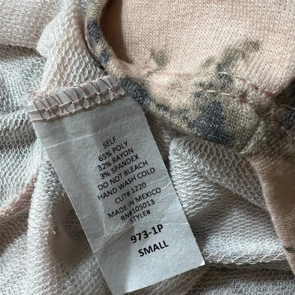 Andrèe by Unit pink and gray tie dye dolman sleeve top size S - Picture 9 of 9